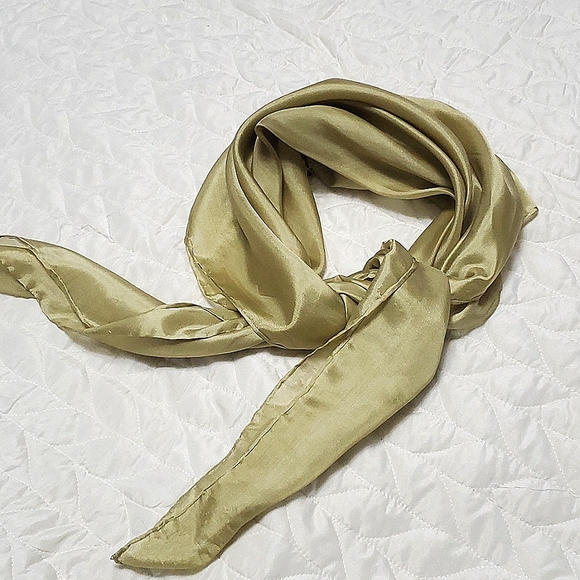 Lime scarf - Picture 1 of 4